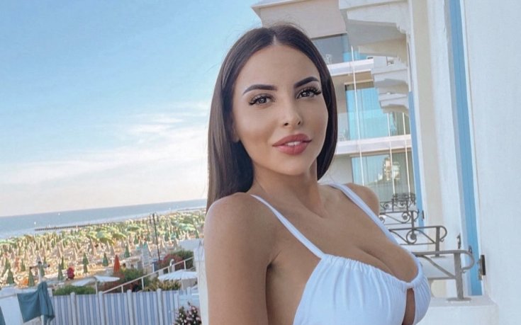 Приказната Мария не скри нищо с прозрачната си рокля