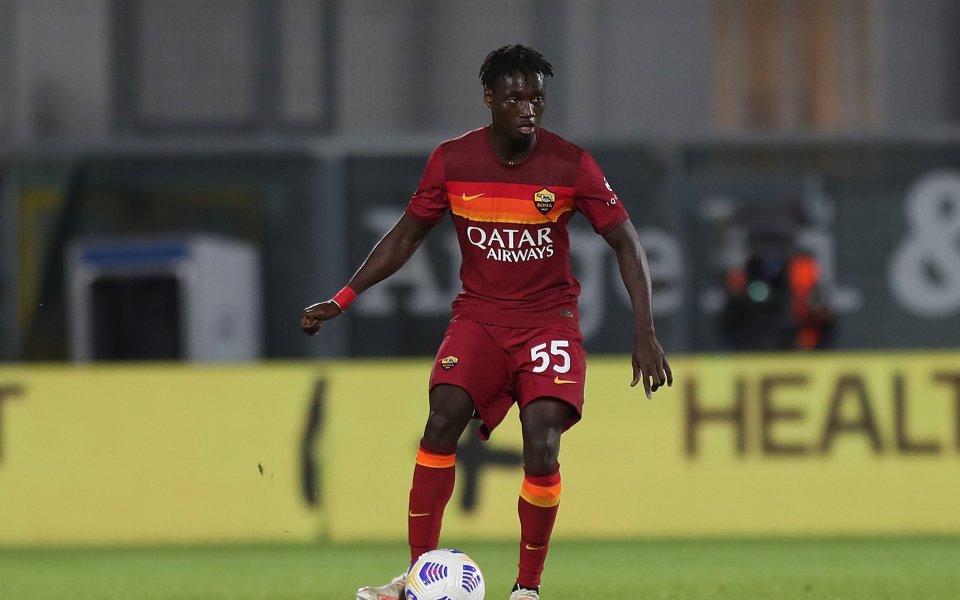 Халфът на Рома Ебрима Дарбо ще бъде опериран в частна