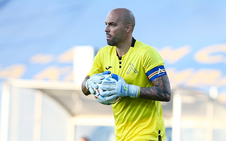 Капитанът на Левски &ndash; Николай Михайлов, ще остане резерва за