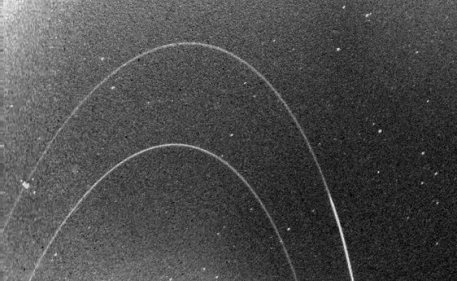  Два от пръстените на Нептун 