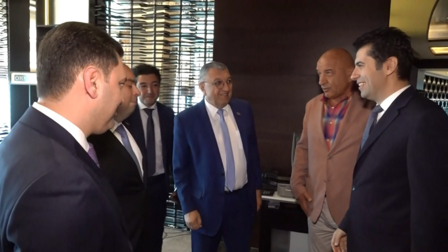 Петков и президентът на Азербайджан обсъдиха допълнителни количества газ за България