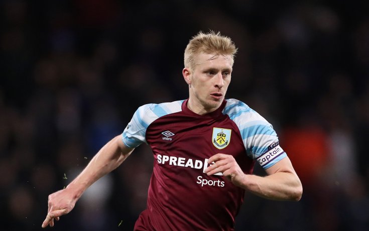 Официално: Брентфорд привлече бившия капитан на Бърнли