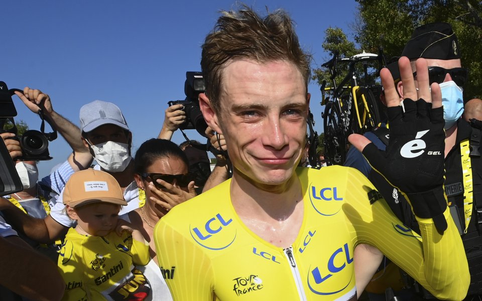 Лидерът в Тур дьо Франс е бил тестван за допинг четири пъти за два дни