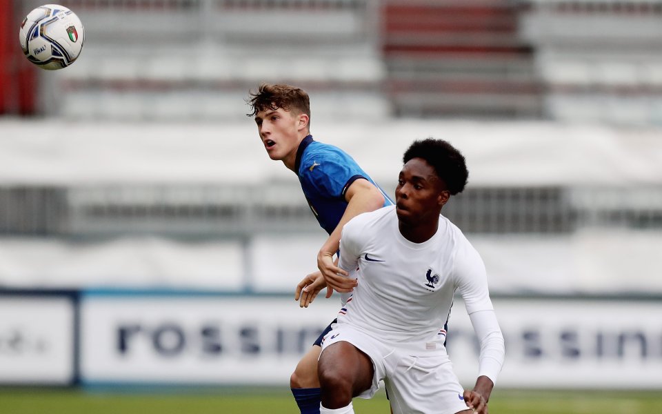 Френският младежки национал Матис Тел пристигна в Мюнхен, за да