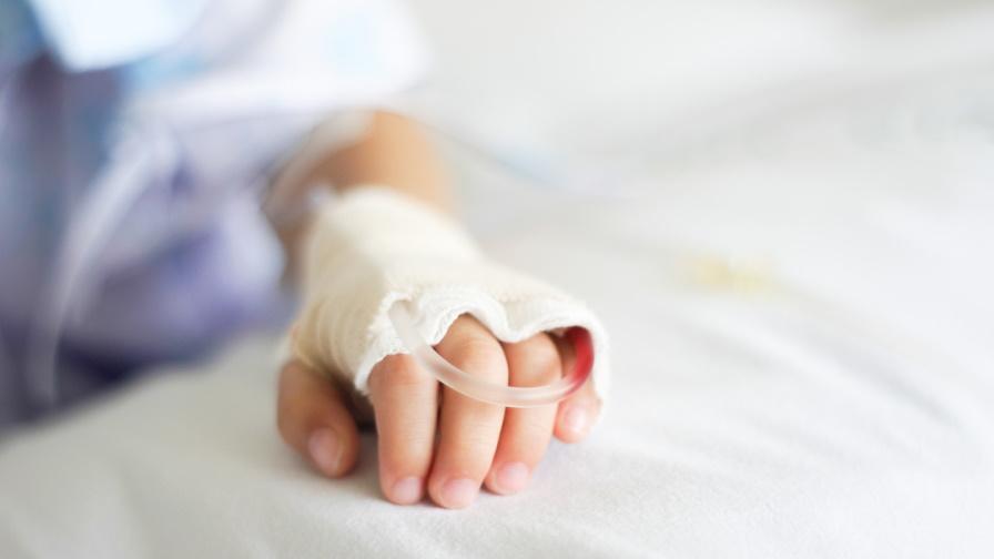 18 деца със симптоми на натравяне са в болница след лагер в Банско