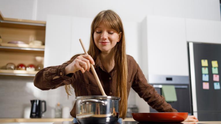  5 аргументи да готвим единствено с дървена лъжица 