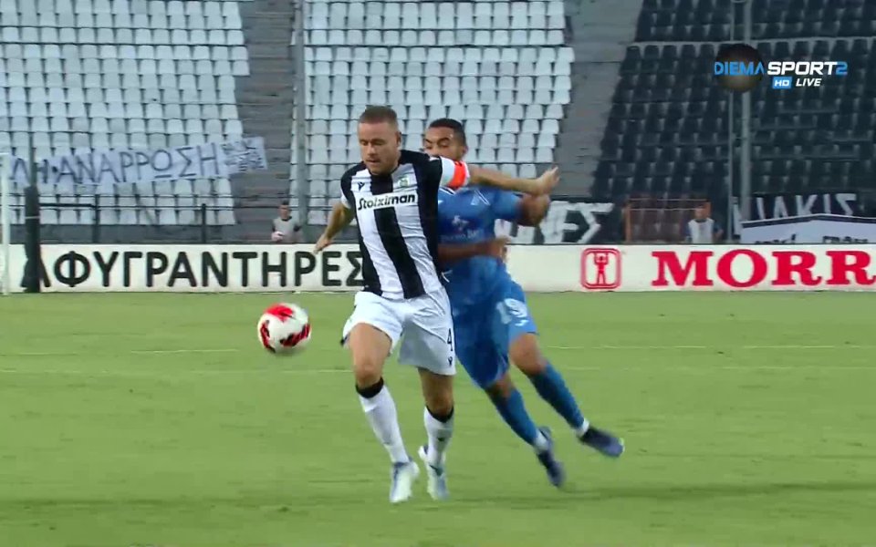 Две минути след това Петрис опита извеждащ пас към Билал