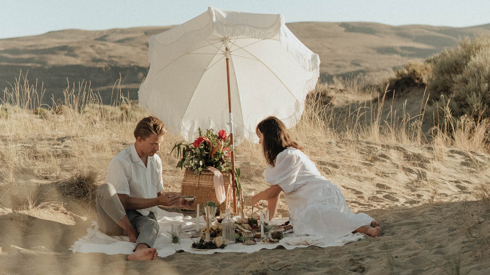 двойка лято любов плаж море пикник