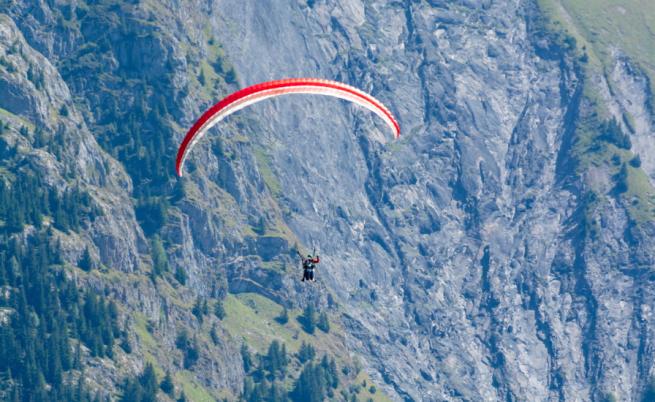 Спасиха парапланерист от скали край Габрово