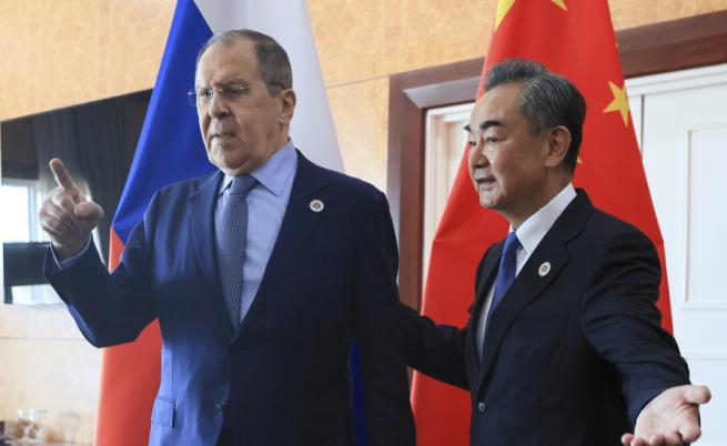 Външните министри на Китай и Русия напуснаха залата по време на речта на японския им колега на срещата на АСЕАН