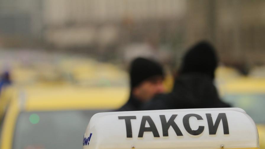 Таксиметров шофьор загина край Павликени