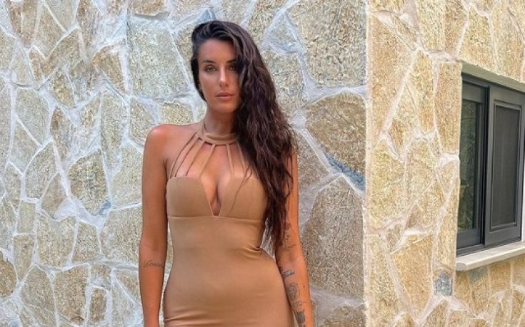 Секси баскетболистка се пусна гола от ваната