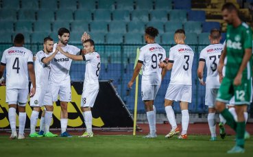 Хебър и Славия играят при резултат 0 2 на Националния стадион Васил