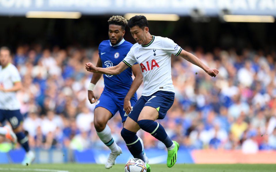 Отборите на Челси и Тотнъм играят при в едно от