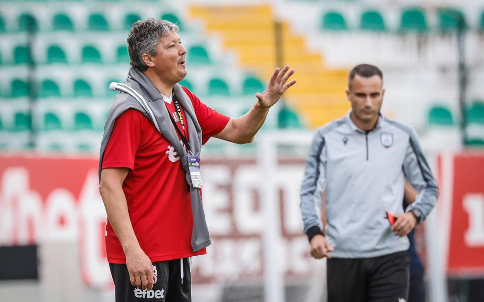 Треньорът на ЦСКА 1948 Любослав Пенев говори пред медиите след