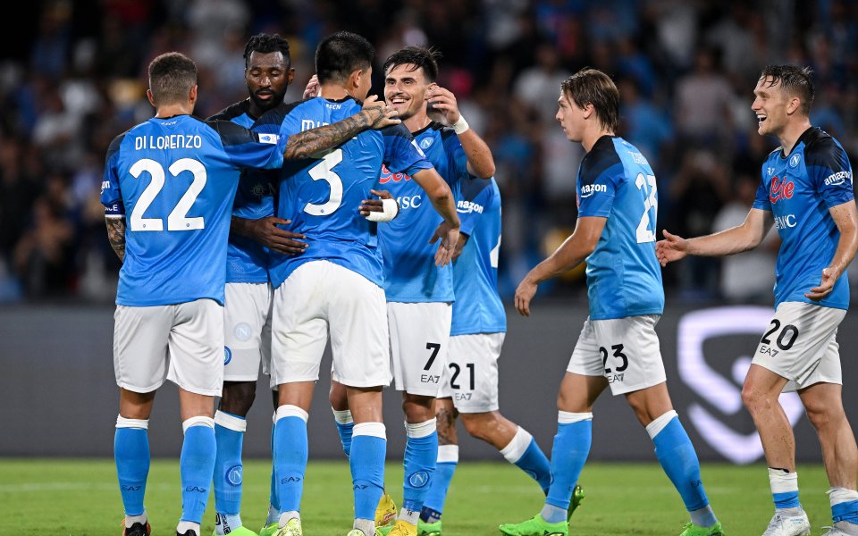 Наполи постигна убедителна домакинска победа с 4:0 срещу новака Монца