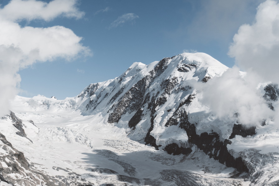 <p>Швейцарските ледници са се свили наполовина от 1931 г. насам</p>