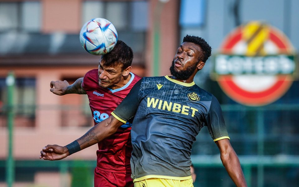 Отборите на Ботев Пловдив и Септември играят при резултат 1:0 в