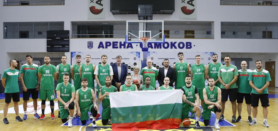 Весела Лечева изпрати със знамето националите по баскетбол1