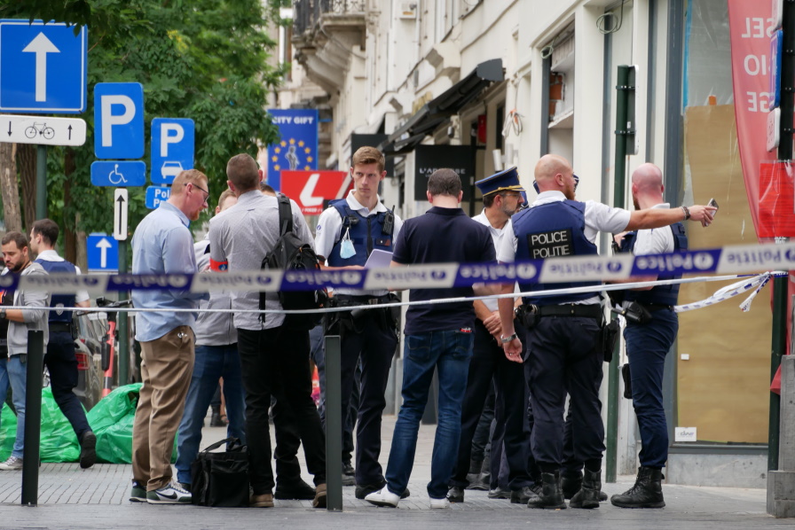 <p>Микробус се заби в кафене в центъра на Брюксел</p>