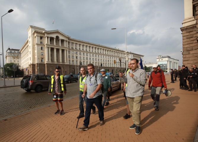 Маркираха със знака Z eнергийното министерство в София