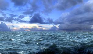 Кораб с трима души на борда изчезна в морето край Маслен нос