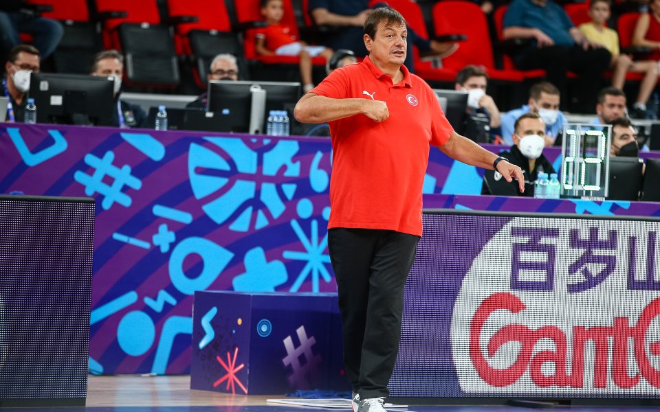 Треньорът на Турция: Няма да напускаме Евробаскет 2022, но всички отбори се оплакват от организацията в Грузия