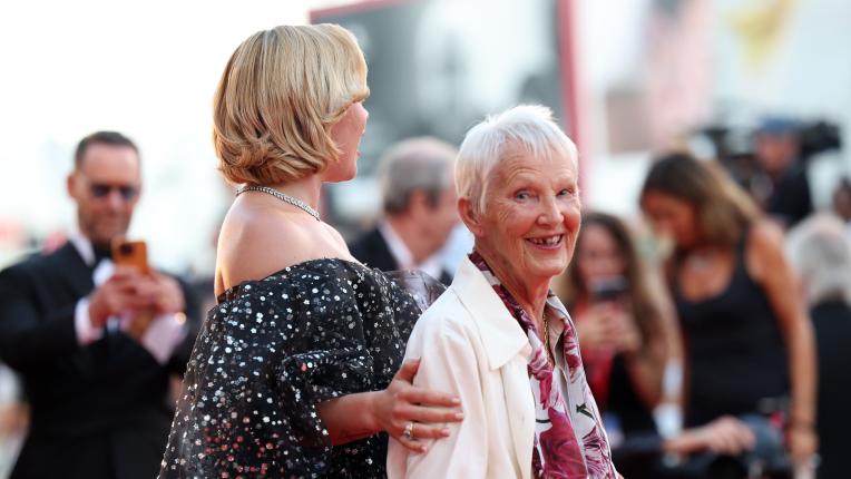 Флорънс Пю и 85-годишната ѝ баба завладяха червения килим във Венеция