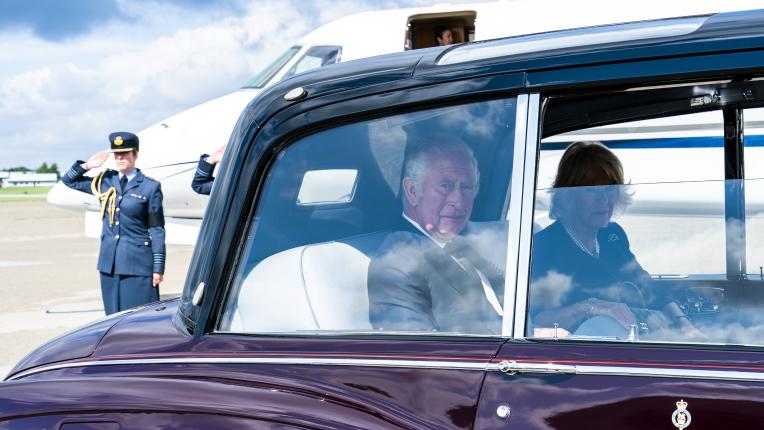  Чарлз се завърна в Лондон като новия крал 