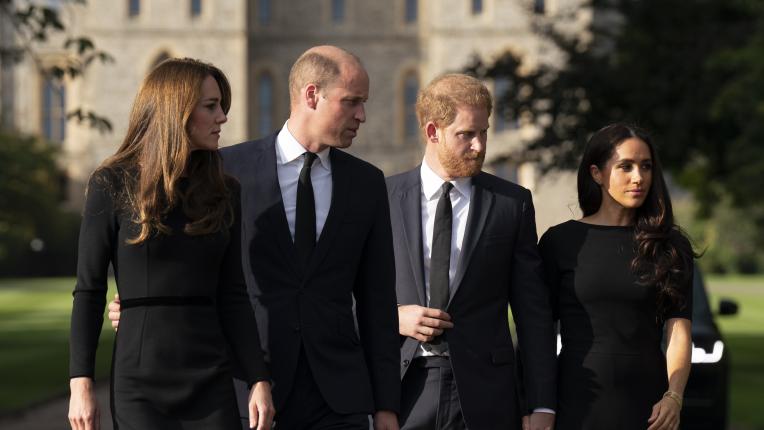 Отново заедно: общата поява на Кейт, Уилям, Меган и Хари два дни след смъртта на кралица Елизабет