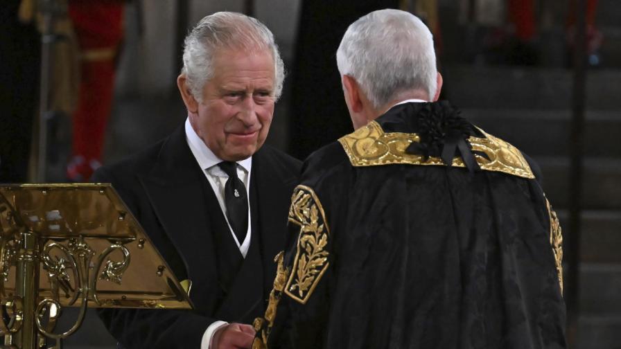 Камарата на общините и Камарата на лордовете се събраха, за да изразят съболезнованията си на Крал Чарлз III за смъртта на Кралица Елизабет II