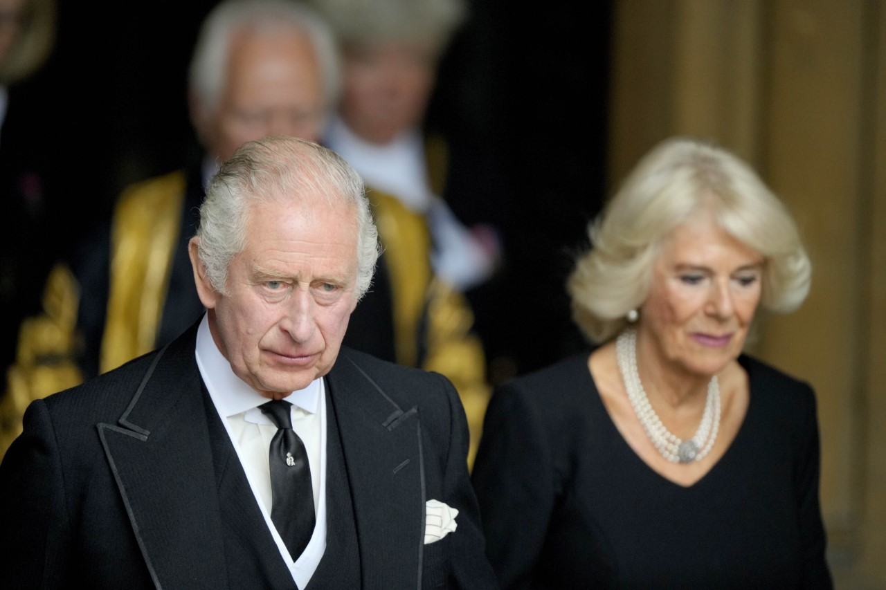 <p>Камарата на общините и Камарата на лордовете се събраха, за да изкажат съболезнованията си на Крал Чарлз III за смъртта на Кралица Елизабет II</p>
