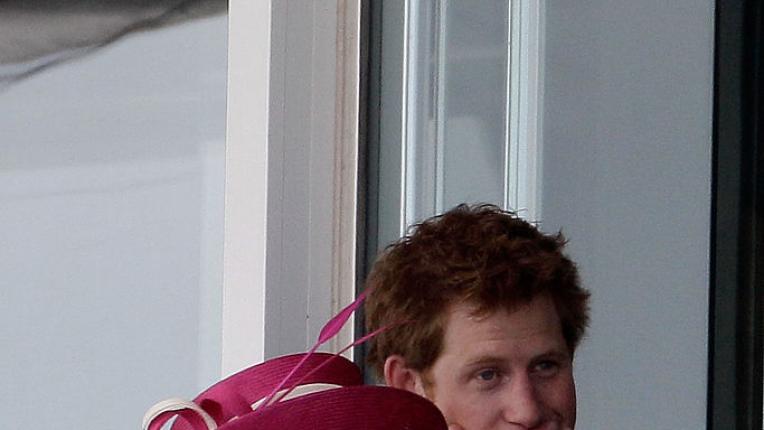  Най-милите моменти на принц Хари и кралица Елизабет 