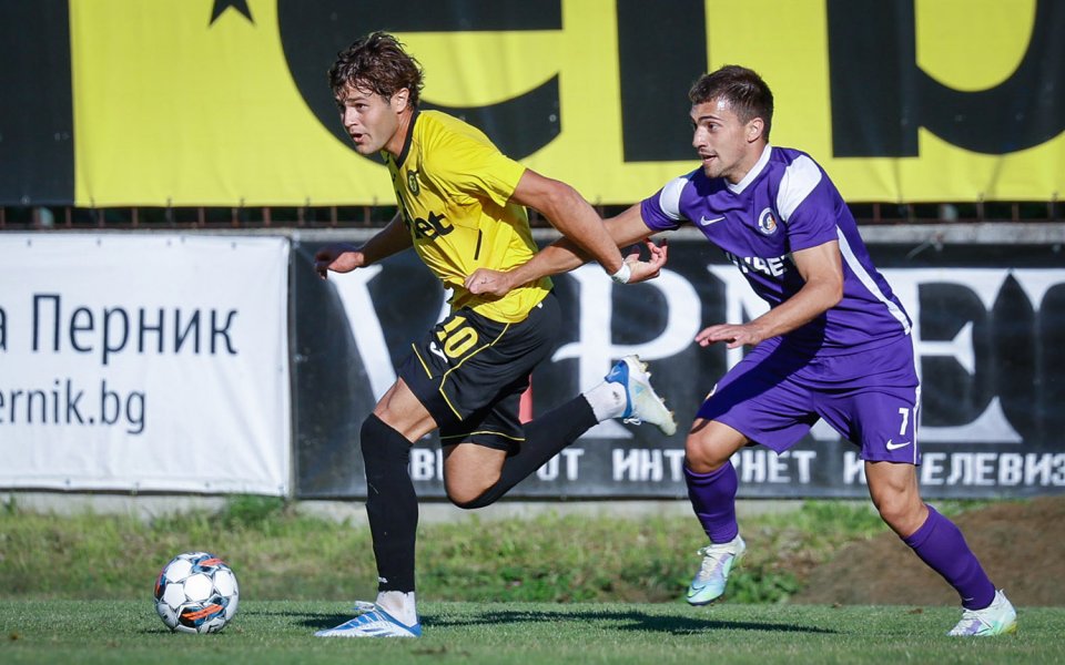 Станаха ясни стартовите състави на Струмска слава и Етър. Двата