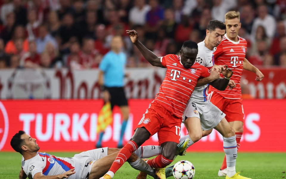 Байерн Мюнхен и Барселона играят при 2:0 в най-интригуващия мач