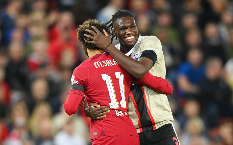 Отборите на Ливърпул и Аякс играят при резултат 1:1 в мач