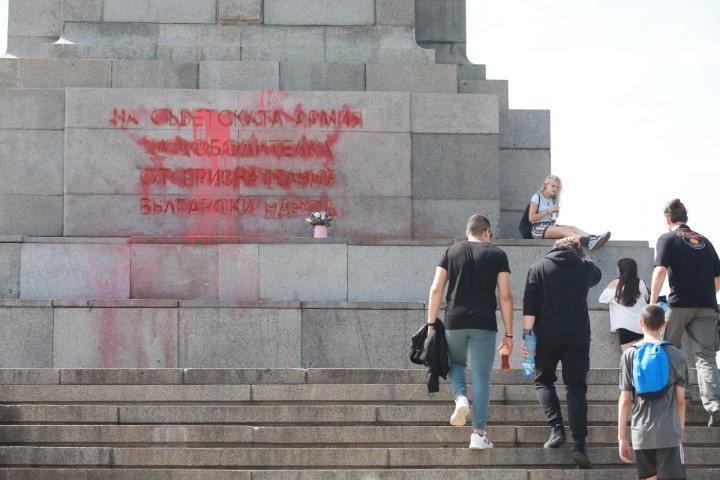 <p>Паметникът на Съветската армия отново беше надраскан</p>