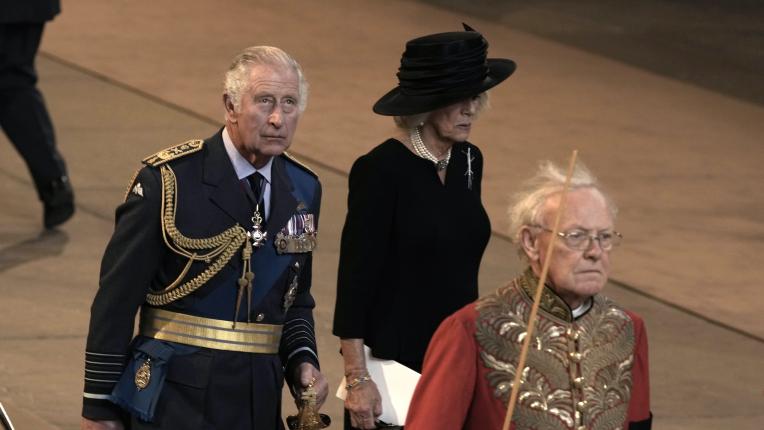 Чарлз Трети и кралицата консорт Камила в Уестминстър Хол за служба в памет на Елизабет