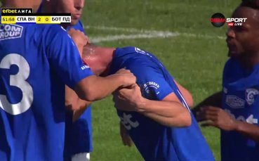 Домакините повеждат с 2 0 в резултата след като Мохамед Брахими