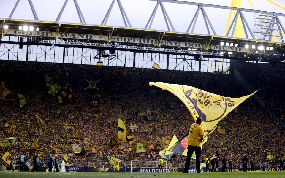 Отборът на Борусия Дортмунд успя да спечели дербито с Шалке,
