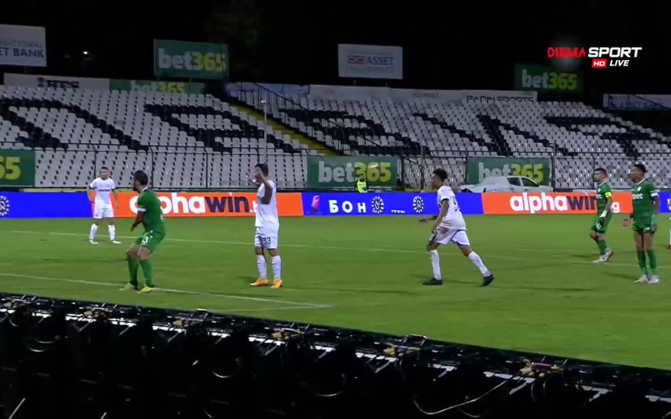 Славия откри резултата в 45-тата минута след гол на Емил