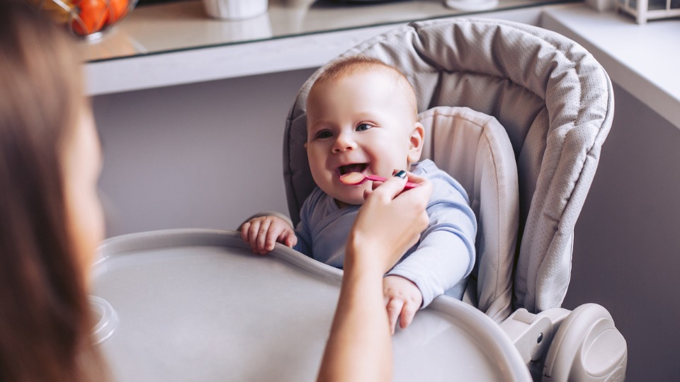 бебе хранене стол столче
