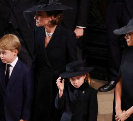 Принц Джордж и принцеса Шарлот се присъединиха към родителите си
