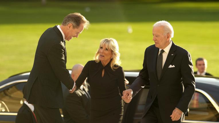 Джил и Джо Байдън пристигнаха за погребението на кралица Елизабет