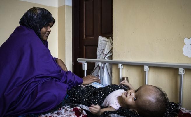 Твърде слаби, за да плачат: Гладът надвисва над Сомалия