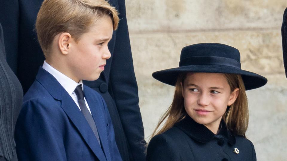Мил момент между принцеса Шарлот и принц Джордж беше уловен