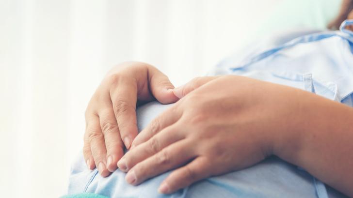 Какво е епизотомия при раждане и кога се налага разрез