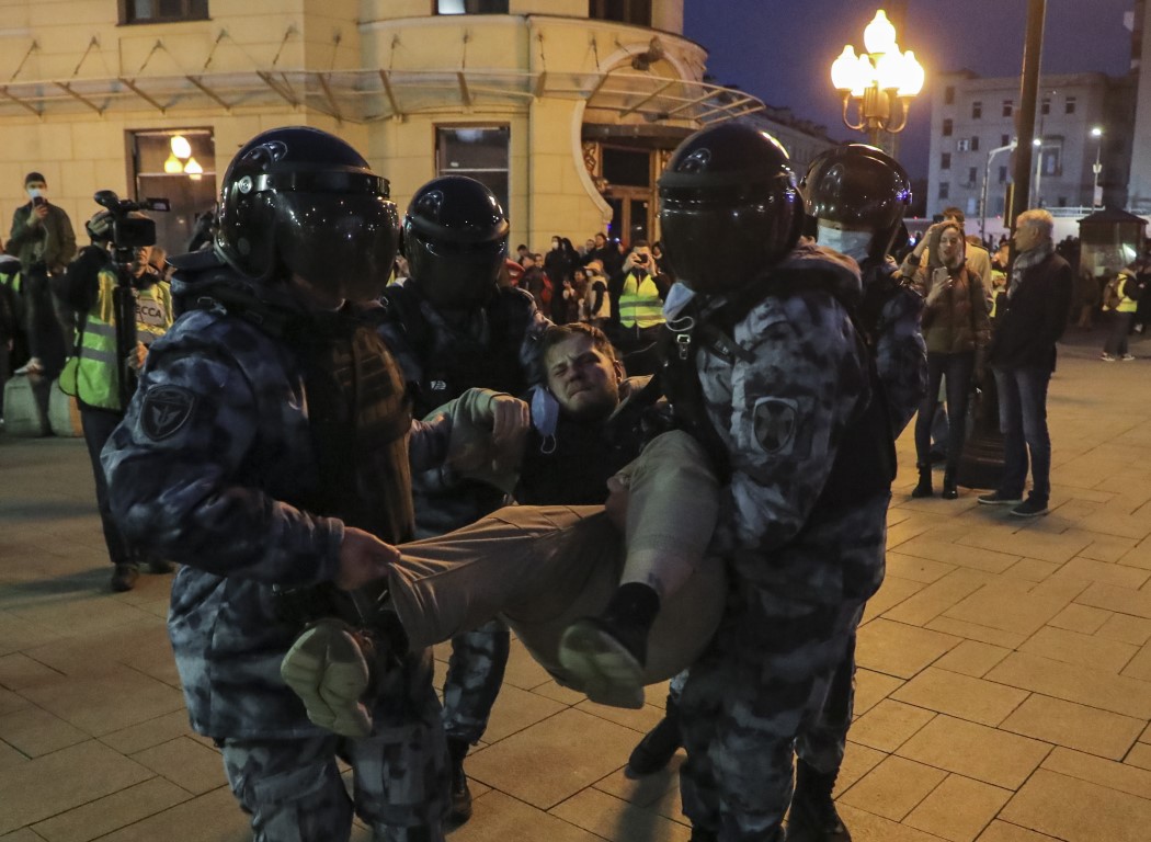<p>Близо 900 задържани в Русия, протест срещу мобилизацията</p>
