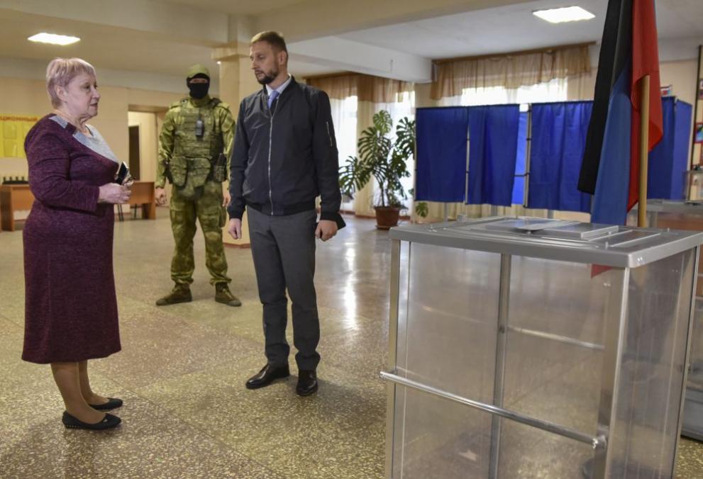 В четири украински района гласуват на референдум за присъединяване към Русия