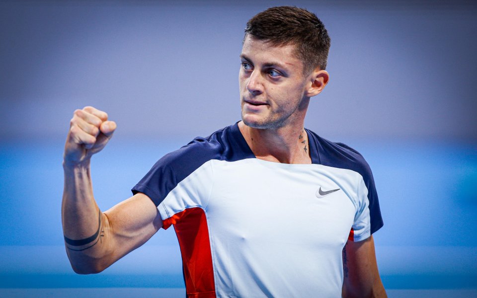 Българският тенисист Александър Лазаров победи чеха Иржи Лехечка със 7:5,